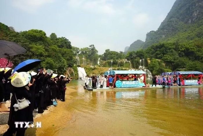 Chương trình “Giao lưu cư dân biên giới Việt Nam-Trung Quốc năm 2026 - Liên hoan tiếng hát dân ca trên sông biên giới" diễn ra vào tháng 6/2026. (Ảnh minh họa: Chu Hiệu/TTXVN)