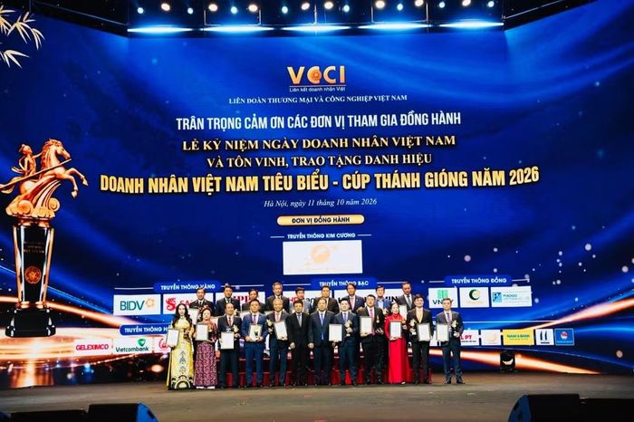 Lễ kỷ niệm và tôn vinh, trao tặng danh hiệu “Doanh nhân Việt Nam tiêu biểu – Cúp Thánh Gióng” năm 2026. (Ảnh: Vietnam+)