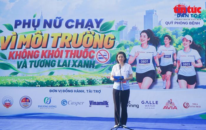 Phó Chủ tịch Hội Liên hiệp Phụ nữ Việt Nam Nguyễn Thị Minh Hương nhấn mạnh tầm quan trọng của việc chăm sóc sức khỏe phụ nữ và sự đồng hành của gia đình, cơ quan, đơn vị.
