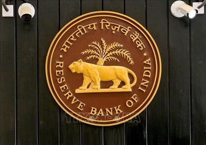 Biểu tượng Ngân hàng Dự trữ Ấn Độ (RBI) tại Mumbai, Ấn Độ. Ảnh: ANI/TTXVN