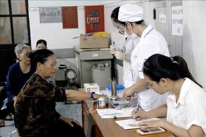 Đặc khu Phú Quý (Lâm Đồng) tổ chức khám cố định và khám lưu động tại các thôn, phục vụ khoảng 12.000 người dân trên đảo. Ảnh: Hồng Hiếu/TTXVN