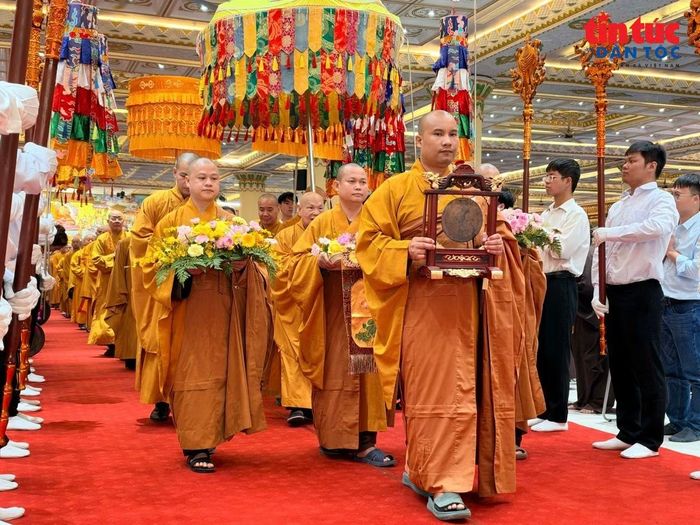 Chư tôn đức lãnh đạo Giáo hội Phật giáo Việt Nam quang lâm tham dự Hội nghị.