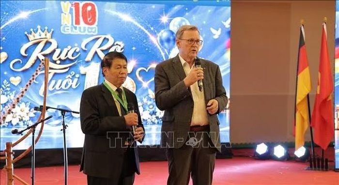 Phó Chủ tịch Quốc hội Liên bang Đức, Bodo Ramelow, phát biểu tại Lễ kỷ niệm.