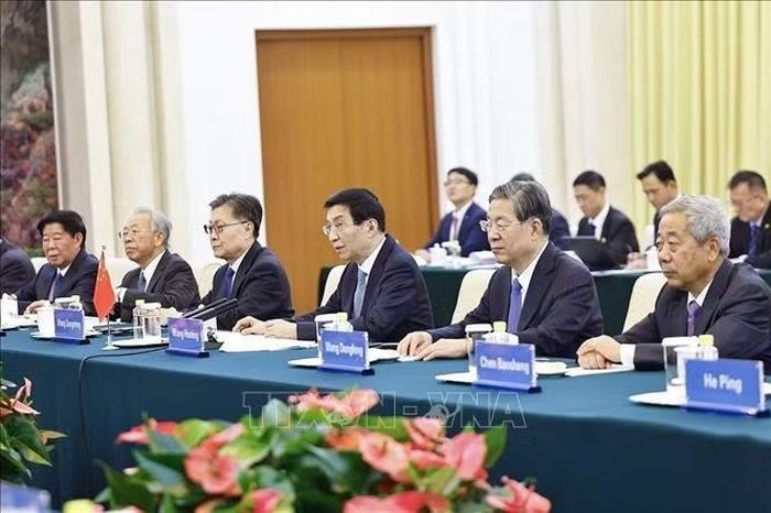 Chủ tịch Chính hiệp toàn quốc Trung Quốc Vương Hộ Ninh phát biểu tại cuộc hội kiến Chủ tịch Quốc hội Trần Thanh Mẫn. Ảnh: Doãn Tấn/TTXVN