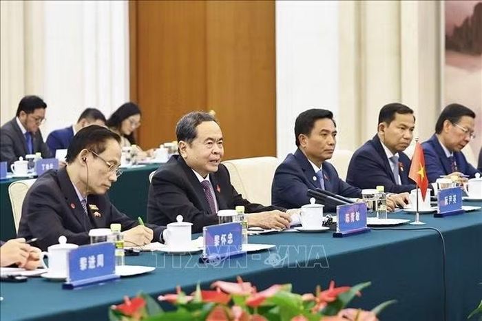 Chủ tịch Quốc hội Trần Thanh Mẫn và thành viên đoàn cấp cao Việt Nam tại cuộc hội kiến Chủ tịch Chính hiệp toàn quốc Trung Quốc Vương Hộ Ninh. Ảnh: Doãn Tấn/TTXVN