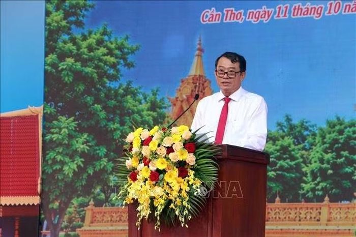Ông Nguyễn Văn Khởi, Phó Chủ tịch Ủy ban nhân dân thành phố Cần Thơ phát biểu chúc mừng Lễ Sene Dolta năm 2026 tại chương trình.
