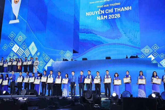 Trao giải thưởng Nguyễn Chí Thanh cho 70 cán bộ Hội tiêu biểu, xuất sắc.