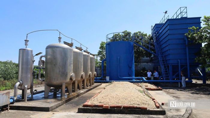 Tại một số khu vực nông thôn, người dân vẫn phụ thuộc vào nước giếng đào, giếng khoan, trong khi nguồn nước có thể thiếu hụt vào mùa khô.