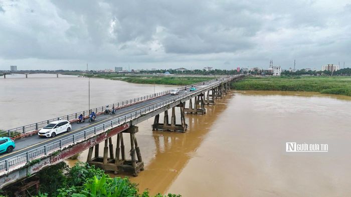Việc đóng cầu đánh dấu một thay đổi lớn đối với cây cầu đường bộ đầu tiên bắc qua sông Trà Khúc ở khu vực đô thị trung tâm Quảng Ngãi. Cầu được xây dựng từ năm 1964 trên quốc lộ 1 cũ, từng là trục giao thông huyết mạch Bắc - Nam qua Quảng Ngãi.