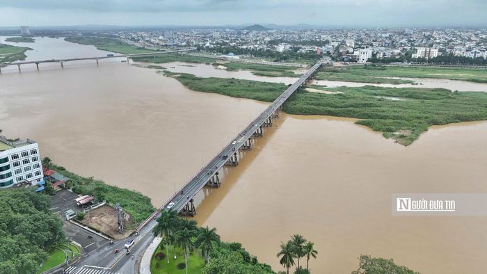 Việc xây dựng cầu Trà Khúc 1 mới không chỉ thay thế công trình cũ mà còn nhằm tăng khả năng kết nối giữa khu vực cửa ngõ, trung tâm công nghiệp phía Bắc với vùng lõi đô thị; đồng thời mở rộng không gian phát triển và tạo thêm điểm nhấn kiến trúc, cảnh quan bên sông Trà Khúc.