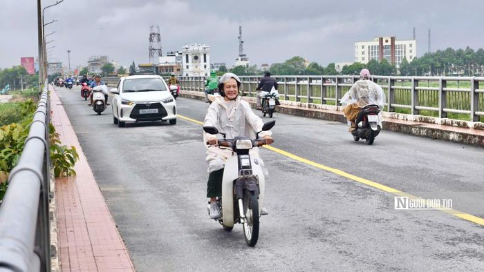 Theo phương án dự kiến, toàn bộ cầu cùng một phần đường dẫn ở hai đầu sẽ được đóng kín, không cho người và phương tiện qua lại. Khi ngừng khai thác cầu Trà Khúc cũ, dòng phương tiện qua sông sẽ được điều tiết sang cầu Thạch Bích hoặc cầu Trà Khúc 2. 