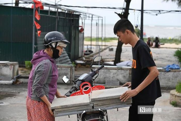 Người dân mong muốn chính quyền bố trí lại mặt bằng mới để tiếp tục kinh doanh.
