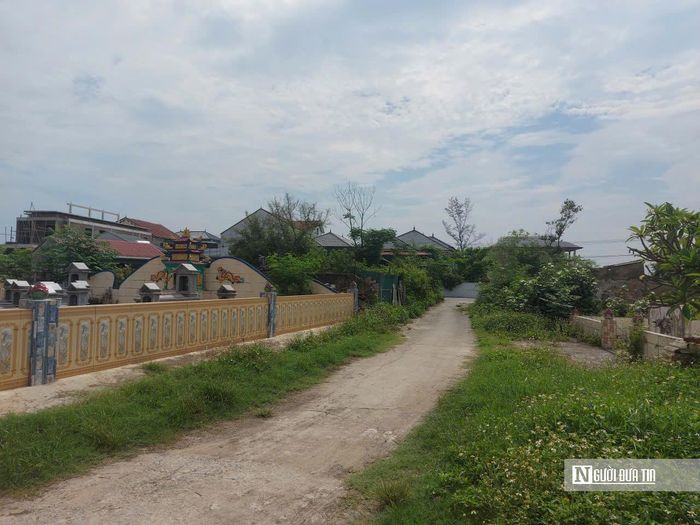 Thậm chí, tại thôn Lâm Phú Thịnh nằm sát cạnh nghĩa trang đang khiến người dân lo lắng về nguồn nước.