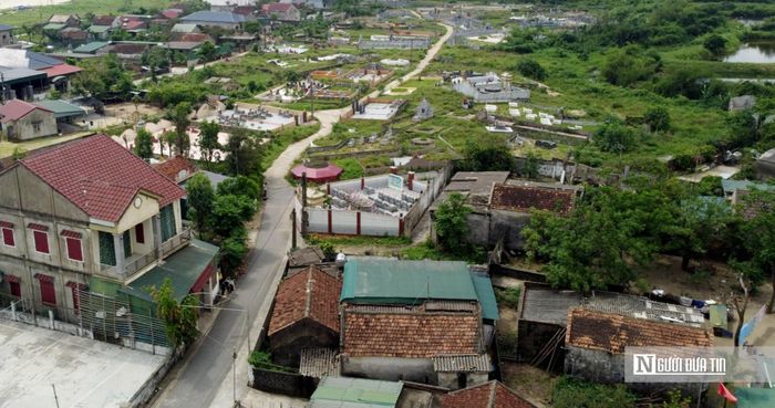 Nhiều hộ dân không thể sử dụng trực tiếp nguồn nước ngầm vì chất lượng nước quá kém.
