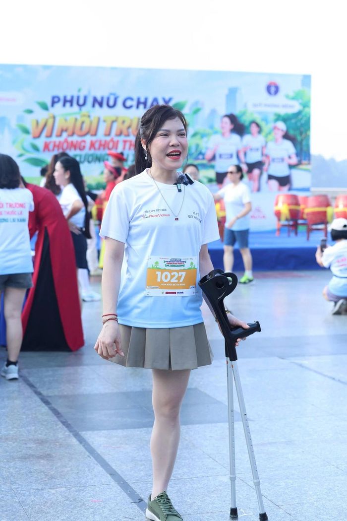 Hoa khôi Vẻ đẹp Vầng trăng khuyết Bế Thị Băng sẵn sàng cho lễ khai mạc.