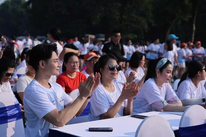 Các đại biểu tham dự lễ khai mạc Giải chạy.