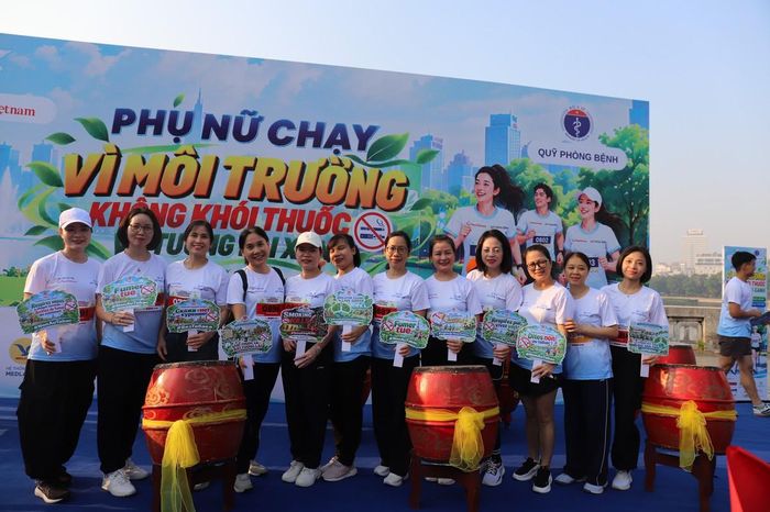 Các vận động viên Học viện Cảnh sát nhân dân tham gia Giải chạy.
