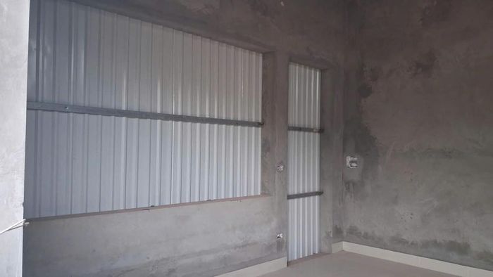 Phía bên trong công trình vẫn chưa có dấu hiệu tháo dỡ như cam kết với Chủ tịch UBND đặc khu Phú Quốc mà vẫn hoàn thiện các khâu