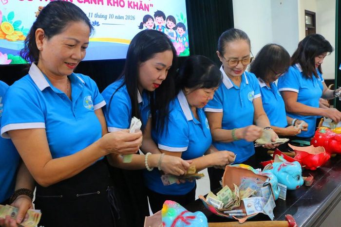 Từng đồng tiền tiết kiệm của các hội viên phụ nữ sẽ giúp các cháu mồ côi bớt đi phần khó khăn