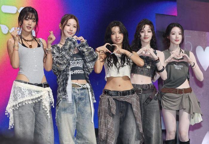 Từ trái sang, các thành viên nhóm nhạc nữ K-pop i-dle Minnie, Miyeon, Soyeon, Yuqi và Shuhua. Ảnh: Yonhap