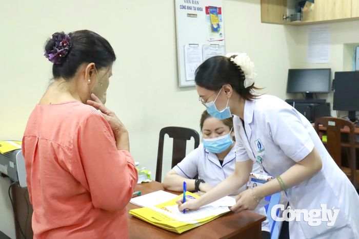 Người dân TP.HCM được khám sức khỏe miễn phí.