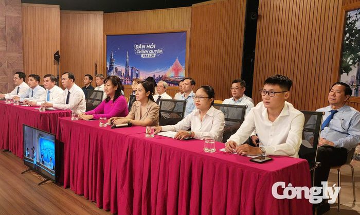 Các đại biểu tham dự chương trình.
