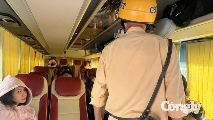 CSGT TP.HCM bảo đảm an toàn xe kinh doanh vận tải.