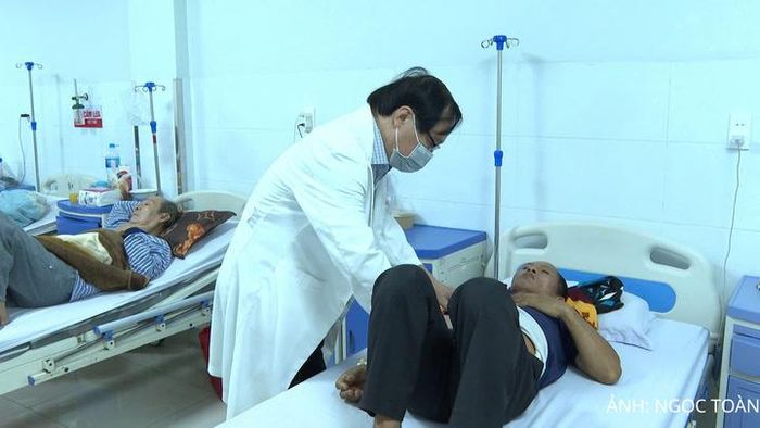 Cục An toàn thực phẩm đề nghị Sở Y tế tỉnh Quảng Ngãi chỉ đạo các cơ sở khám, chữa bệnh tập trung nguồn lực, tích cực điều trị cho bệnh nhân, không để ảnh hưởng đến sức khỏe và tính mạng