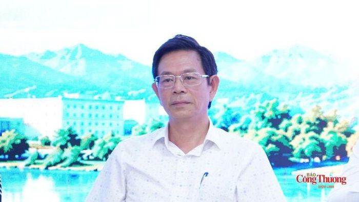Giáo sư Tạ Ngọc Đôn, chuyên viên cao cấp của Cục Khoa học, Công nghệ và Thông tin, Bộ Giáo dục và Đào tạo.