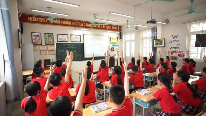Các lớp học tiếng Anh tích hợp tại các trường phổ thông được triển khai tự nguyện, đáp ứng nhu cầu phát triển năng lực thực tế của học sinh và phụ huynh