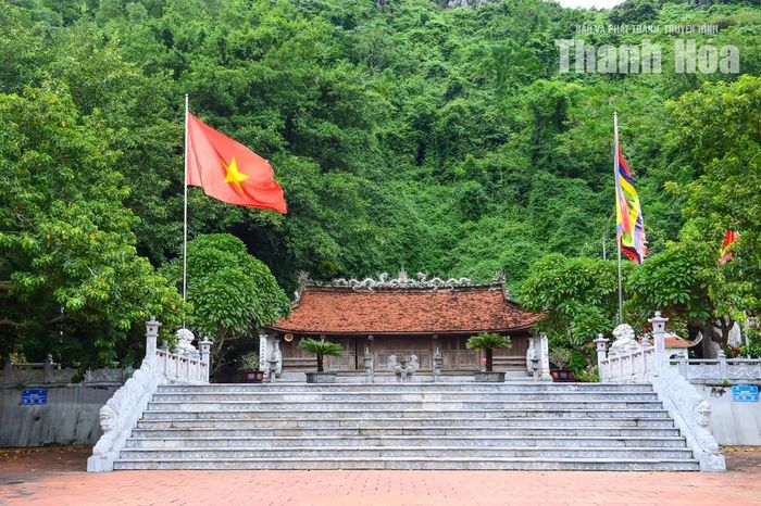 Để bảo tồn và phát huy các giá trị văn hóa sâu sắc của dân tộc, năm 2010 UBND tỉnh Thanh Hóa cho phép trùng tu, tôn tạo lại đền thờ Đức thánh Mai An Tiêm với kết cấu hình chữ đinh, gồm 5 gian tiền bái, 3 gian hậu cung.