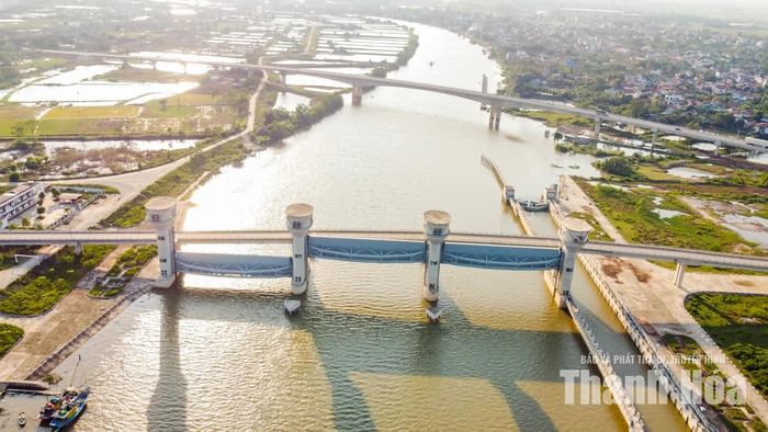 Trong điều kiện sản xuất nông nghiệp và nuôi trồng thủy sản phụ thuộc nhiều vào nguồn nước, việc kiểm soát mặn, giữ ngọt có ý nghĩa quan trọng. Đây cũng là một trong những giải pháp nhằm cải thiện môi trường sinh thái, nâng cao khả năng ứng phó với biến đổi khí hậu và bảo vệ nguồn nước phục vụ đời sống, sản xuất.