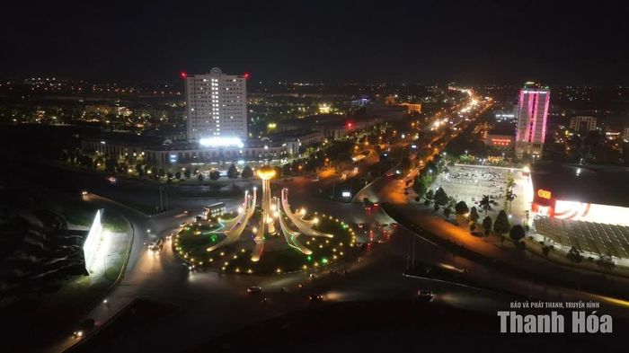Ánh sáng đô thị về đêm khu vực đầu cầu phía Tây Nam của Cầu Nguyệt Viên