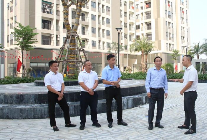 Đồng chí Phạm Văn Thịnh thăm dự án nhà ở xã hội Vegas Home Quang Châu.