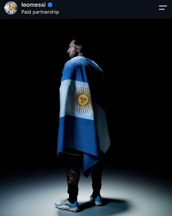 Messi đăng trên Instagram: “Thật là một hành trình tuyệt vời mà chúng ta đang cùng nhau trải qua. Tango cuối cùng. Hãy tiến đến trận chung kết, tiến lên Argentina!!!”.