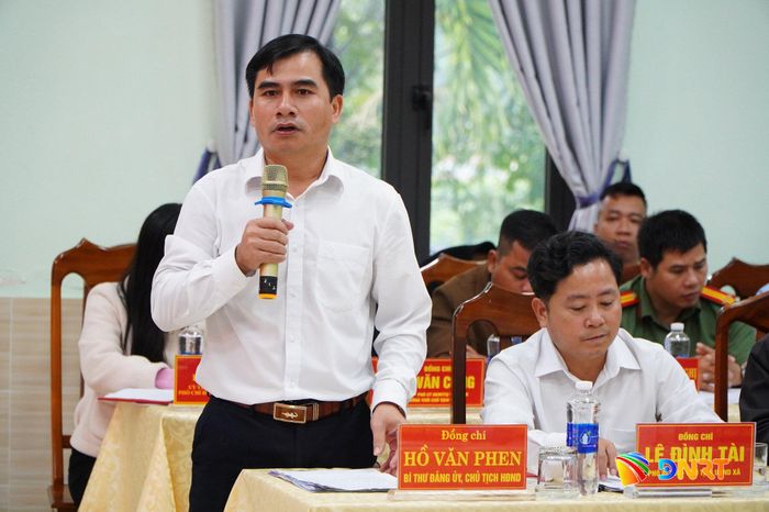 Bí thư Đảng ủy, Chủ tịch HĐND xã Phước Chánh Hồ Văn Phen phát biểu tại buổi làm việc. Ảnh: VINH ANH
