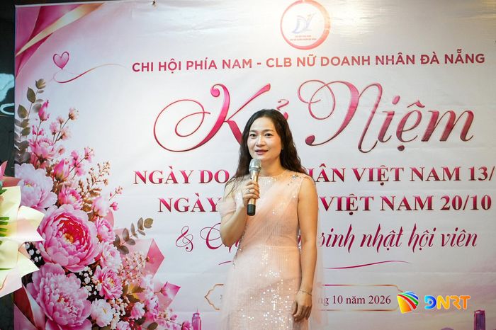 Bà Ngụy Như Thị Bích Trâm, Trưởng Chi hội phía Nam - Câu lạc bộ Nữ Doanh nhân Đà Nẵng phát biểu tại chương trình. Ảnh: HỒ QUÂN
