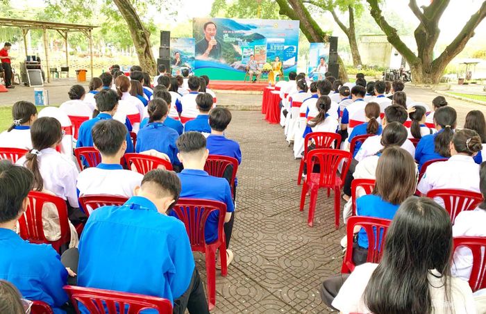 Quang cảnh buổi giao lưu.