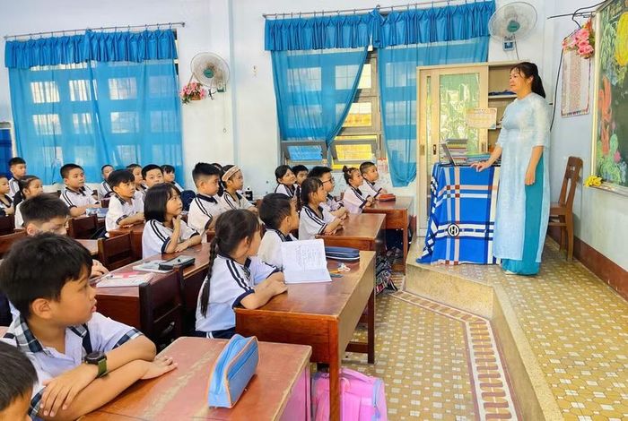  Học sinh Trường Tiểu học Ngô Mây (phường Quy Nhơn Nam) trong một giờ học. Ảnh: H.Đ 