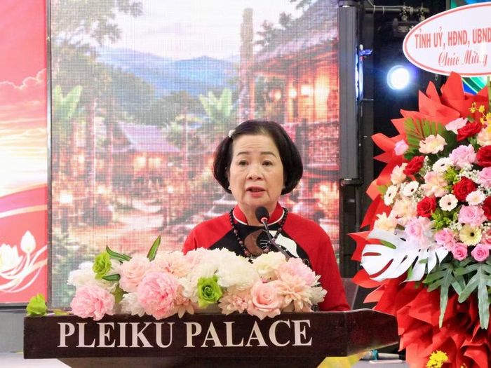  Doanh nhân Nguyễn Thị Sen tái đắc cử Chủ tịch Hiệp hội Doanh nghiệp tỉnh khóa IV. Ảnh: Hà Duy 