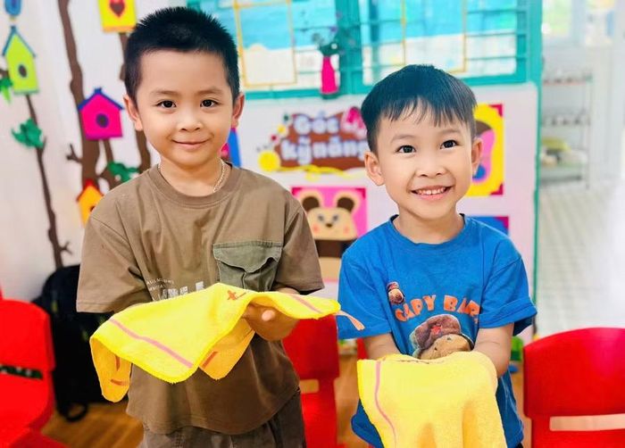 Trẻ mầm non được hướng dẫn vệ sinh cá nhân sạch sẽ, tránh lây lan dịch bệnh. Ảnh: T.D 