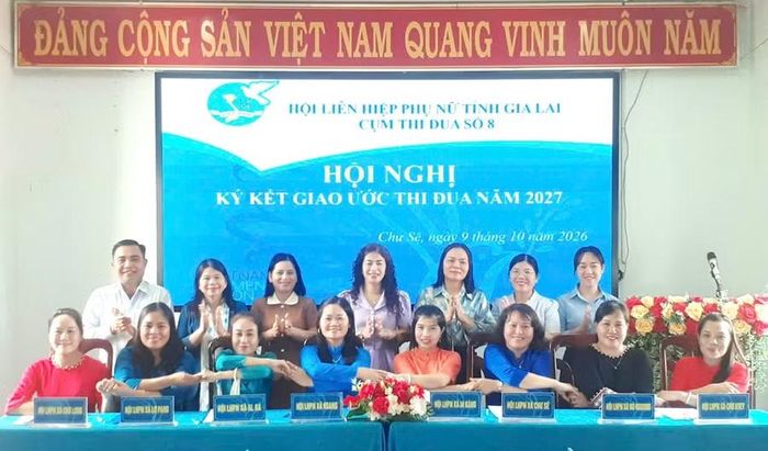 Các đại biểu tham dự hội nghị chứng kiến lễ ký kết giao ước thi đua năm 2027. Ảnh: N.S 
