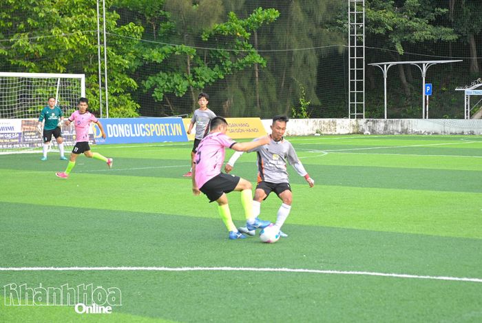 Trận đấu giữa An Đông FC và Phúc Đạt FC lượt trận vòng 2.