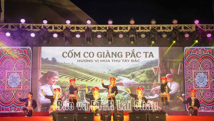 Các tiết mục văn nghệ đặc sắc tại lễ hội.