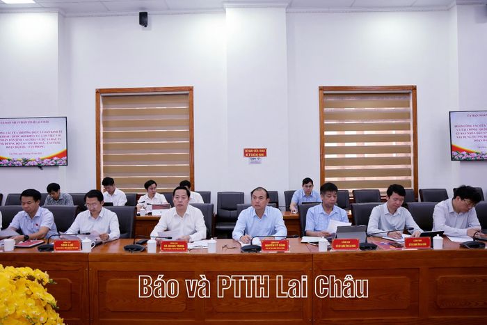 Lãnh đạo Tỉnh ủy, UBND tỉnh và các sở, ban, ngành liên quan làm việc với đoàn công tác.