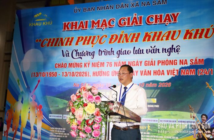 Chủ tịch UBND xã Na Sầm phát biểu khai mạc giải