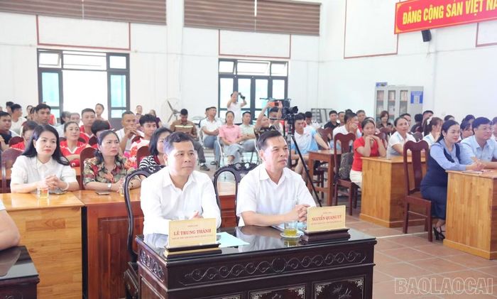 Các đại biểu tham dự buổi gặp mặt doanh nghiệp, doanh nhân xã Tằng Loỏng.