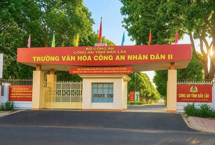 Năm học 2026 - 2027, nhà trường tuyển sinh 1.020 chỉ tiêu dành cho học sinh thuộc diện chính sách, học sinh dân tộc thiểu số và trẻ em có hoàn cảnh đặc biệt tại các tỉnh Đắk Lắk, Gia Lai, Lâm Đồng và Quảng Ngãi. (Ảnh: Trang thông tin điện tử Công an tỉnh Đắk Lắk)