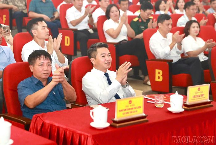Các đại biểu dự Hội nghị công bố Quy hoạch chung xã Văn Bàn đến năm 2035, tầm nhìn đến năm 2050.