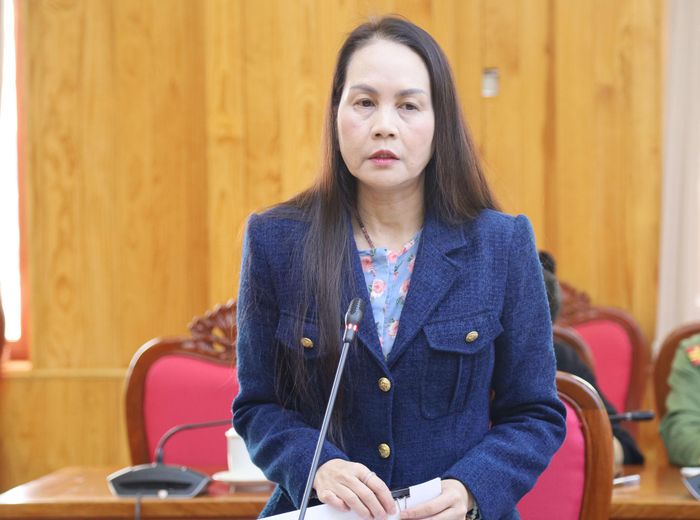 Phó Giám đốc Sở Văn hóa, Thể thao và Du lịch Lâm Đồng Nguyễn Thị Bích Ngọc báo cáo công tác tổ chức lễ hội tại cuộc họp